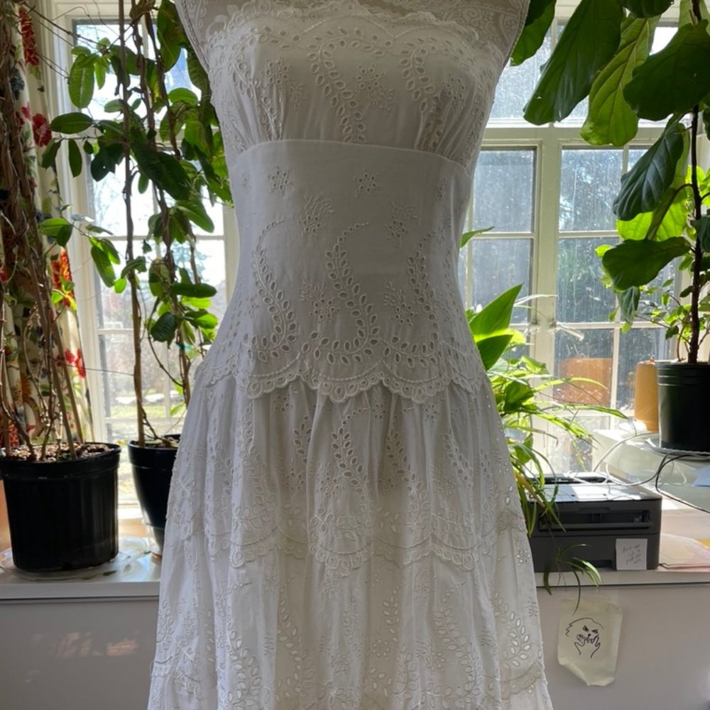 BCBGMaxAzria White/Cream/Ivory Cotton Lace Strapless Sz 6 Graduation Dress